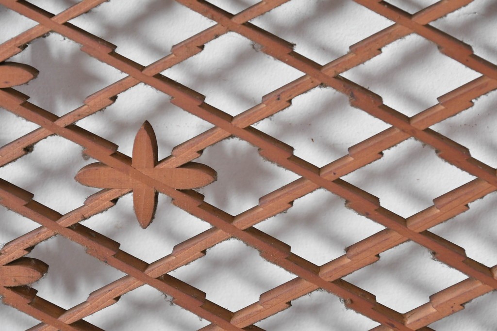 アンティーク建具　昭和初期　組子入り　繊細な格子と花模様の装飾が美しい欄間2枚セット　(R-085626)