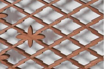 アンティーク建具　昭和初期　組子入り　繊細な格子と花模様の装飾が美しい欄間2枚セット　(R-085626)