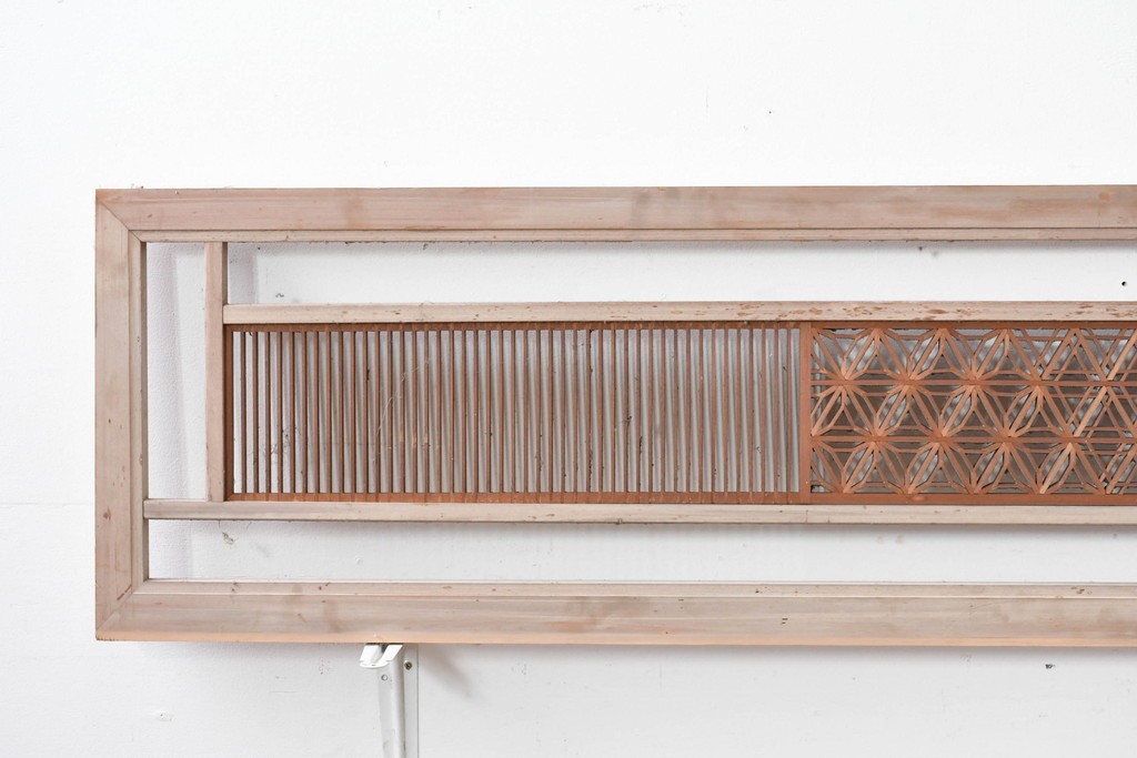 アンティーク建具　昭和初期　組子入り　幾何学模様の組子と繊細な格子が調和した欄間2枚セット　(R-085627)