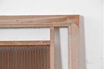 アンティーク建具　昭和初期　組子入り　幾何学模様の組子と繊細な格子が調和した欄間2枚セット　(R-085627)