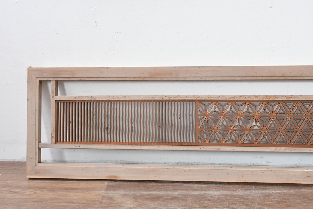 アンティーク建具　昭和初期　組子入り　幾何学模様の組子と繊細な格子が調和した欄間2枚セット　(R-085627)