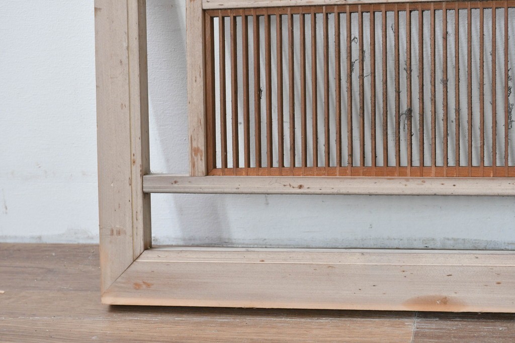 アンティーク建具　昭和初期　組子入り　幾何学模様の組子と繊細な格子が調和した欄間2枚セット　(R-085627)