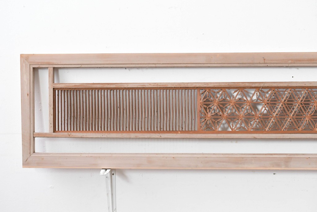 アンティーク建具　昭和初期　組子入り　幾何学模様の組子と繊細な格子が調和した欄間2枚セット　(R-085627)