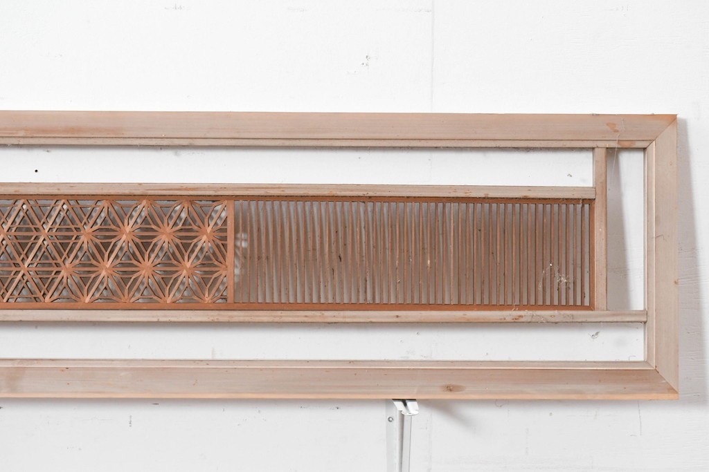 アンティーク建具　昭和初期　組子入り　幾何学模様の組子と繊細な格子が調和した欄間2枚セット　(R-085627)