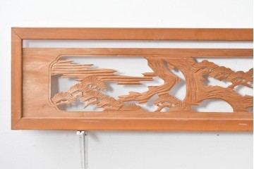 ヴィンテージ建具　昭和中期　彫刻入り　松の枝ぶりと羽を広げた鳥の姿を表現した欄間2枚セット　(R-085628)