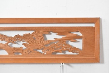ヴィンテージ建具　昭和中期　彫刻入り　松の枝ぶりと羽を広げた鳥の姿を表現した欄間2枚セット　(R-085628)