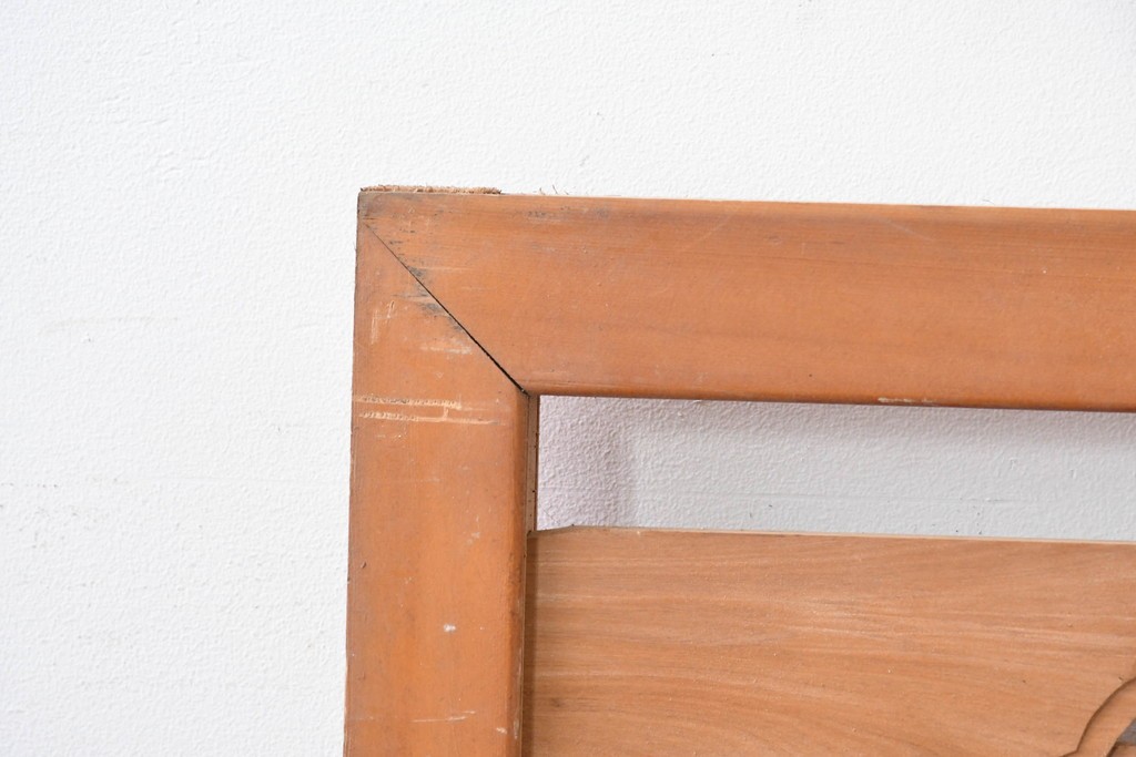 ヴィンテージ建具　昭和中期　彫刻入り　松の枝ぶりと羽を広げた鳥の姿を表現した欄間2枚セット　(R-085628)