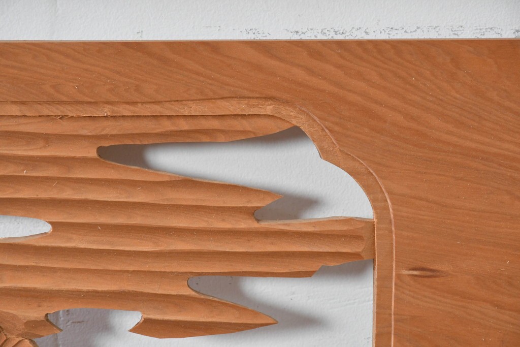 ヴィンテージ建具　昭和中期　彫刻入り　松の枝ぶりと羽を広げた鳥の姿を表現した欄間2枚セット　(R-085628)