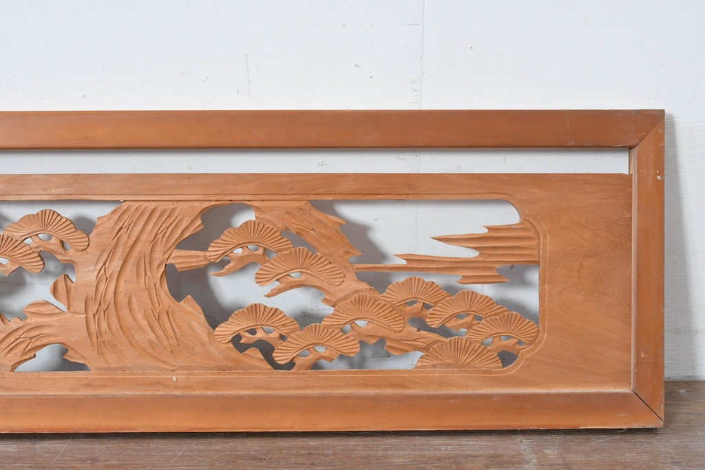 ヴィンテージ建具　昭和中期　彫刻入り　松の枝ぶりと羽を広げた鳥の姿を表現した欄間2枚セット　(R-085628)