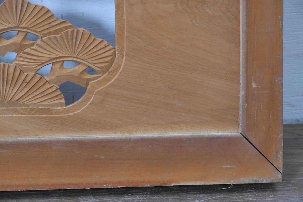 ヴィンテージ建具　昭和中期　彫刻入り　松の枝ぶりと羽を広げた鳥の姿を表現した欄間2枚セット　(R-085628)