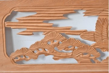 ヴィンテージ建具　昭和中期　彫刻入り　松の枝ぶりと羽を広げた鳥の姿を表現した欄間2枚セット　(R-085628)