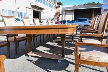 中古　特注品　国産職人手作り　某上場企業会長邸放出品　ドレクセル風の上質なミーティングテーブルとチェア15脚のセット　製作費(合計)約900万円　(R-085630)