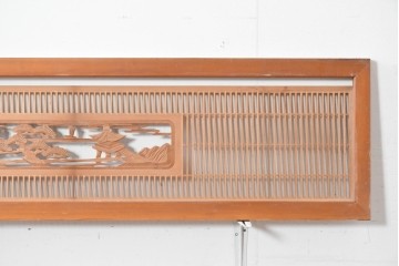 ヴィンテージ建具　昭和中期　彫刻入り　松と風景意匠が広がる趣深い格子欄間2枚セット　(R-085631)