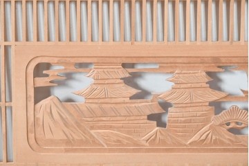 ヴィンテージ建具　昭和中期　彫刻入り　松と風景意匠が広がる趣深い格子欄間2枚セット　(R-085631)