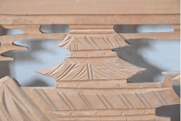 ヴィンテージ建具　昭和中期　彫刻入り　松と風景意匠が広がる趣深い格子欄間2枚セット　(R-085631)