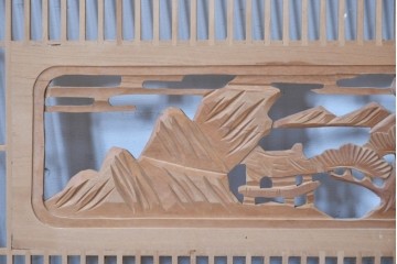 ヴィンテージ建具　昭和中期　彫刻入り　松と風景意匠が広がる趣深い格子欄間2枚セット　(R-085631)