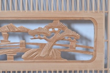 ヴィンテージ建具　昭和中期　彫刻入り　松と風景意匠が広がる趣深い格子欄間2枚セット　(R-085631)