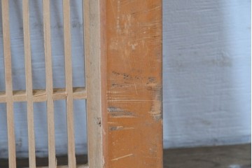 ヴィンテージ建具　昭和中期　彫刻入り　松と風景意匠が広がる趣深い格子欄間2枚セット　(R-085631)