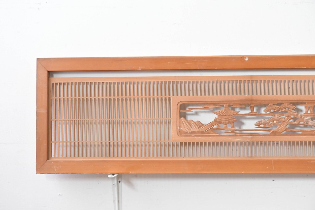 ヴィンテージ建具　昭和中期　彫刻入り　松と風景意匠が広がる趣深い格子欄間2枚セット　(R-085631)