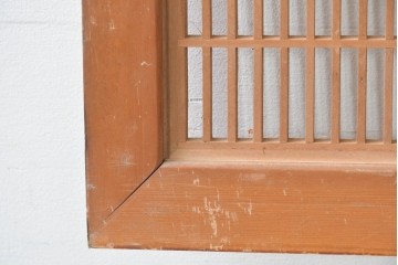 ヴィンテージ建具　昭和中期　彫刻入り　松と風景意匠が広がる趣深い格子欄間2枚セット　(R-085631)