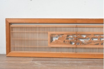 ヴィンテージ建具　昭和中期　彫刻入り　松と風景意匠が広がる趣深い格子欄間2枚セット　(R-085631)