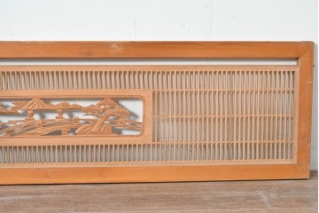 ヴィンテージ建具　昭和中期　彫刻入り　松と風景意匠が広がる趣深い格子欄間2枚セット　(R-085631)