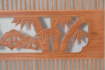 ヴィンテージ建具　昭和後期　細格子に松竹梅の彫刻が際立つ両面ガラスの欄間2枚セット　(R-085632)