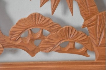 ヴィンテージ建具　昭和後期　細格子に松竹梅の彫刻が際立つ両面ガラスの欄間2枚セット　(R-085632)