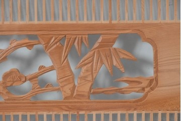 ヴィンテージ建具　昭和後期　細格子に松竹梅の彫刻が際立つ両面ガラスの欄間2枚セット　(R-085632)