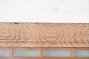 ヴィンテージ建具　昭和中期　両面ガラス入り　整然と並ぶ格子が美しい筬欄間2枚セット　(R-085633)