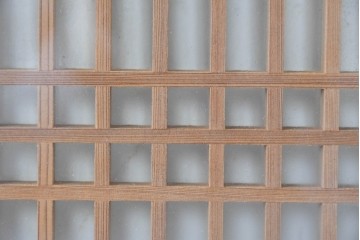 ヴィンテージ建具　昭和中期　両面ガラス入り　整然と並ぶ格子が美しい筬欄間2枚セット　(R-085633)