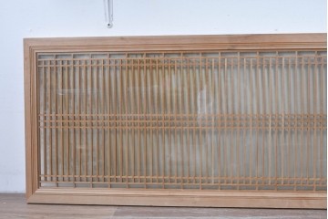 ヴィンテージ建具　昭和中期　両面ガラス入り　整然と並ぶ格子が美しい筬欄間2枚セット　(R-085633)