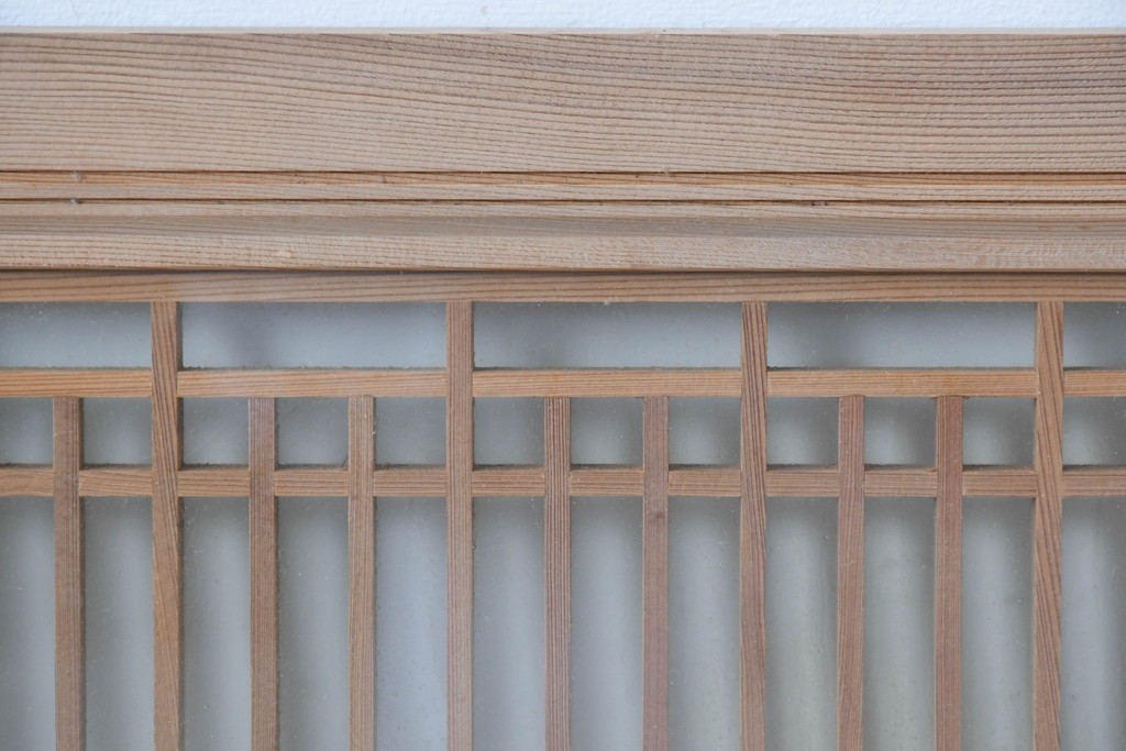 ヴィンテージ建具　昭和中期　両面ガラス入り　整然と並ぶ格子が美しい筬欄間2枚セット　(R-085633)