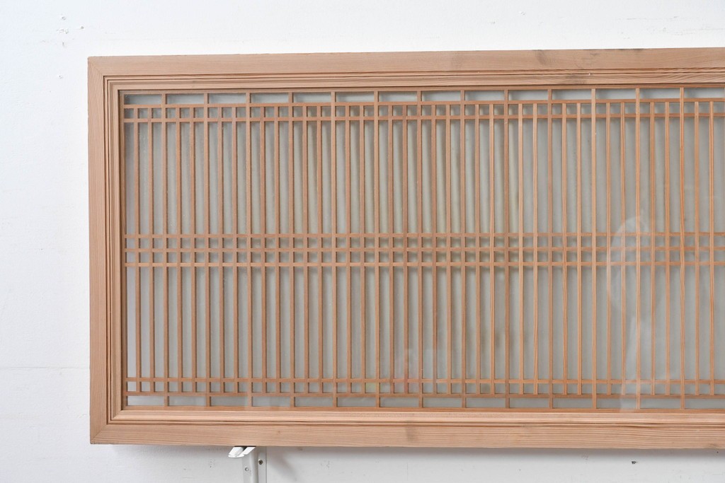 ヴィンテージ建具　昭和中期　両面ガラス入り　整然と並ぶ格子が美しい筬欄間2枚セット　(R-085633)