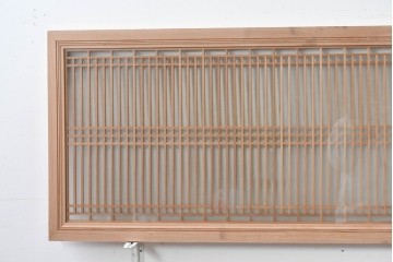 ヴィンテージ建具　昭和中期　両面ガラス入り　整然と並ぶ格子が美しい筬欄間2枚セット　(R-085633)