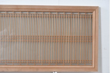 ヴィンテージ建具　昭和中期　両面ガラス入り　整然と並ぶ格子が美しい筬欄間2枚セット　(R-085633)