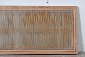 ヴィンテージ建具　昭和中期　両面ガラス入り　整然と並ぶ格子が美しい筬欄間2枚セット　(R-085633)