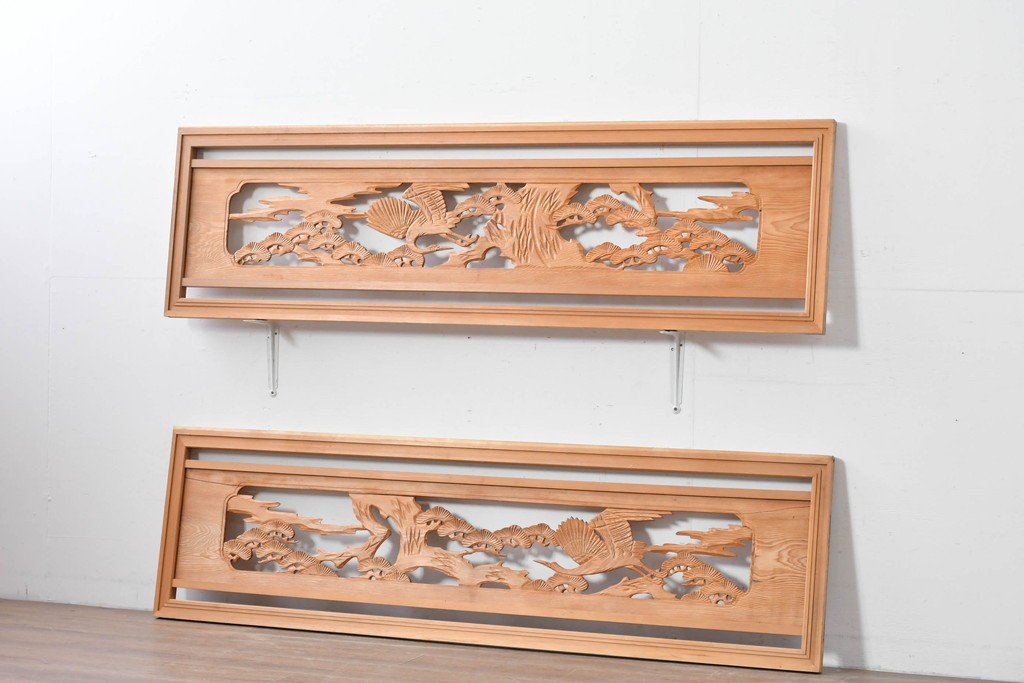 ヴィンテージ建具　昭和中期　躍動感ある鶴と松の彫刻が見事な欄間2枚セット　(R-085634)