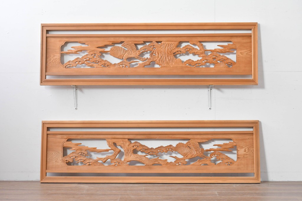 ヴィンテージ建具　昭和中期　躍動感ある鶴と松の彫刻が見事な欄間2枚セット　(R-085634)