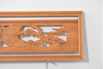 ヴィンテージ建具　昭和中期　躍動感ある鶴と松の彫刻が見事な欄間2枚セット　(R-085634)