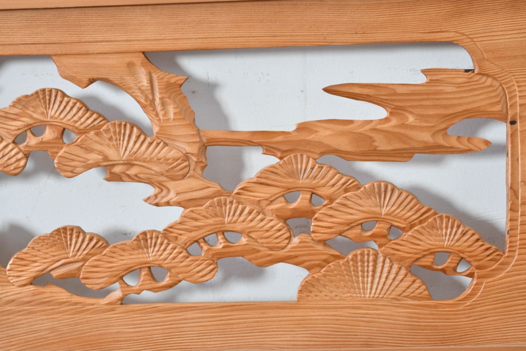 ヴィンテージ建具　昭和中期　躍動感ある鶴と松の彫刻が見事な欄間2枚セット　(R-085634)