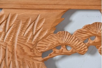 ヴィンテージ建具　昭和中期　躍動感ある鶴と松の彫刻が見事な欄間2枚セット　(R-085634)