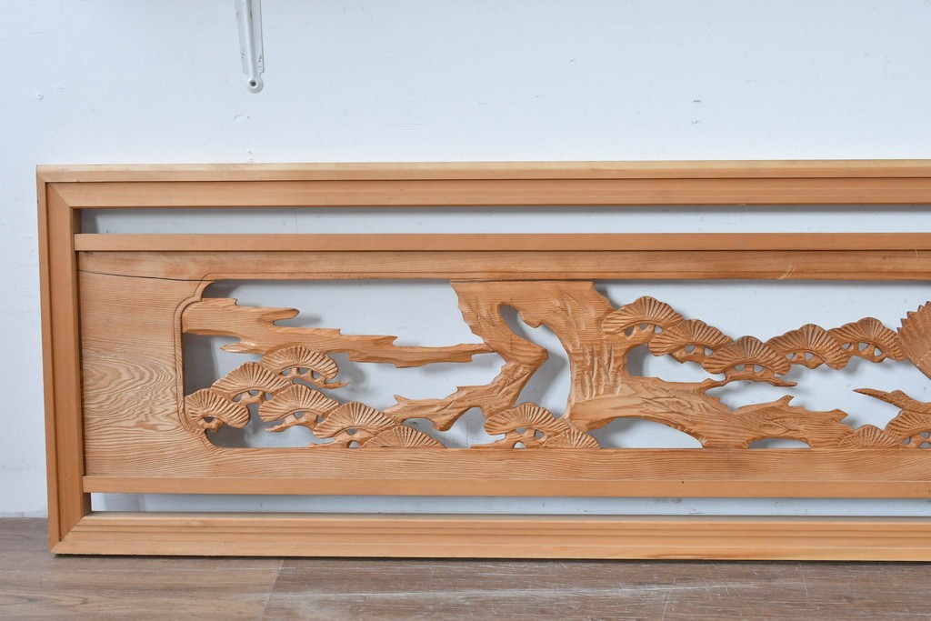 ヴィンテージ建具　昭和中期　躍動感ある鶴と松の彫刻が見事な欄間2枚セット　(R-085634)