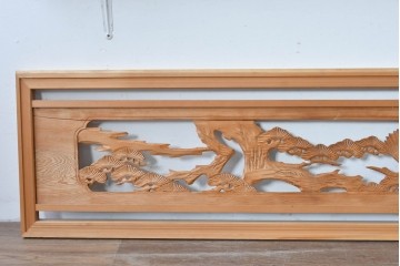 ヴィンテージ建具　昭和中期　躍動感ある鶴と松の彫刻が見事な欄間2枚セット　(R-085634)