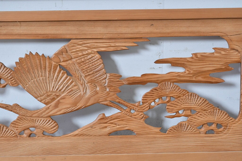 ヴィンテージ建具　昭和中期　躍動感ある鶴と松の彫刻が見事な欄間2枚セット　(R-085634)