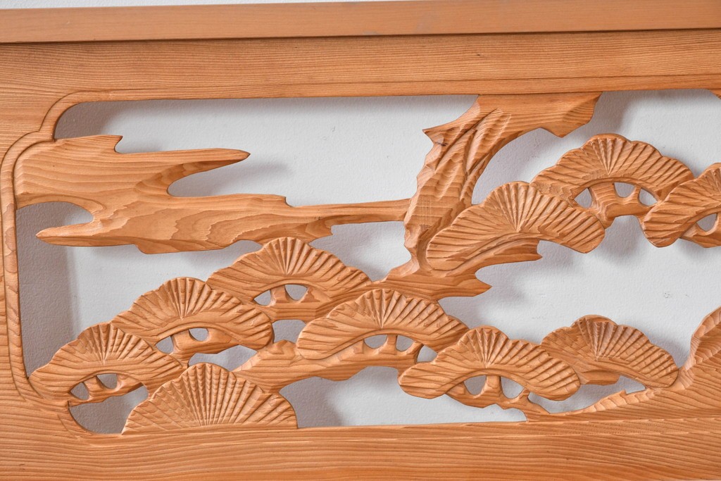 ヴィンテージ建具　昭和中期　躍動感ある鶴と松の彫刻が見事な欄間2枚セット　(R-085634)