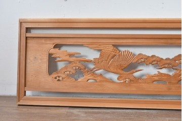 ヴィンテージ建具　昭和中期　躍動感ある鶴と松の彫刻が見事な欄間2枚セット　(R-085634)