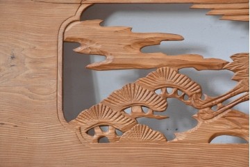 ヴィンテージ建具　昭和中期　躍動感ある鶴と松の彫刻が見事な欄間2枚セット　(R-085634)