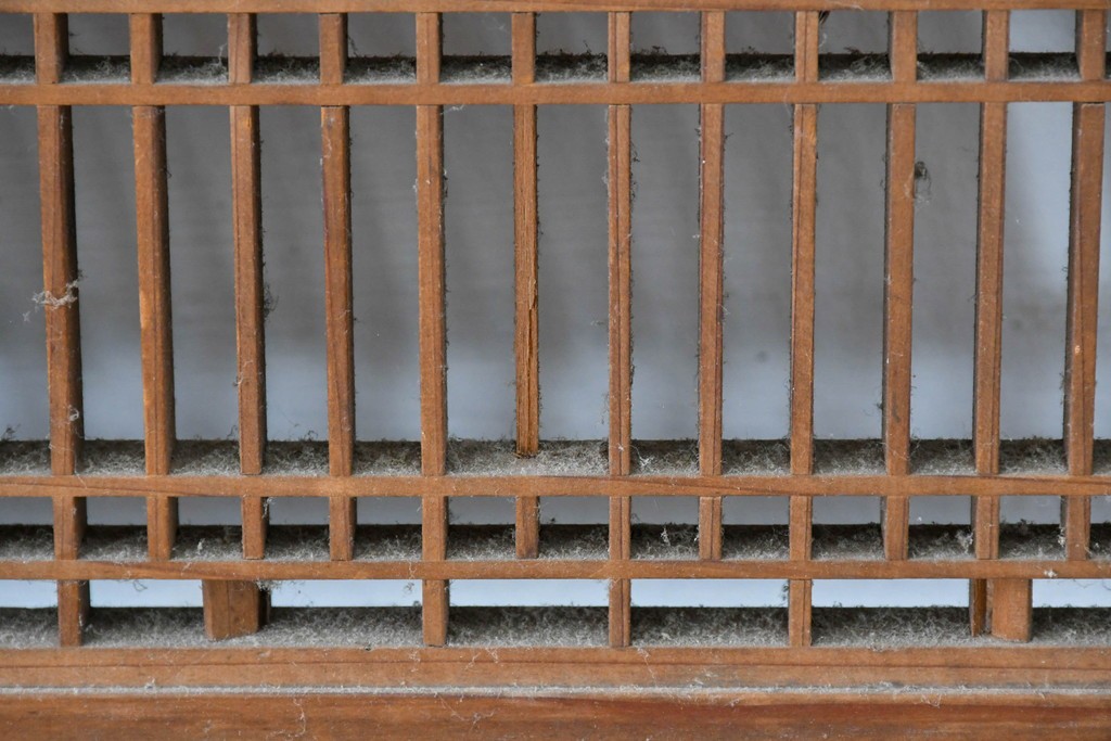 ヴィンテージ建具　昭和中期　繊細に並んだ細い桟に組子が映える筬欄間3枚セット　(R-085635)