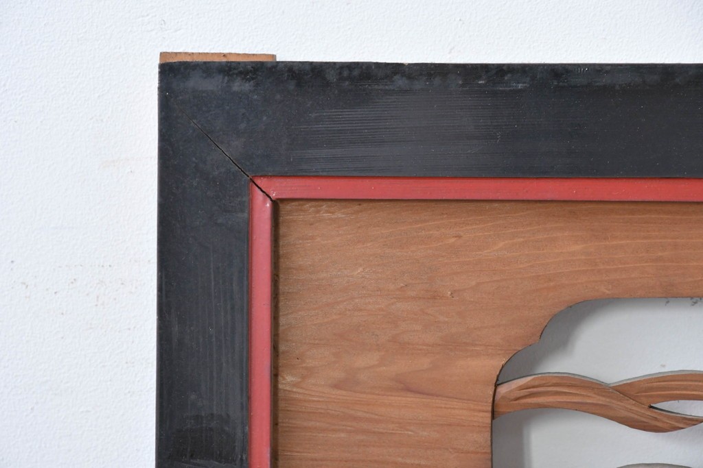 アンティーク建具　大正から昭和初期　黒漆枠　松竹梅や山水の風景を彫刻した欄間3枚セット　(R-085636)